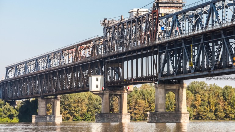Traficul rutier pe podul Giurgiu 8211 Ruse dirijat de piloți de trafic ai CNAIR Staționarea pe pod interzisă