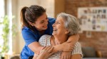 Pensie și concediu pentru cei care au grijă de membrii familiei. Ce prevede Statut european al îngrijitorilor