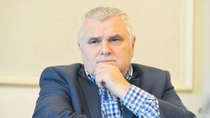 Ștefan Mitroi scriitorul născut în satul lui Noica a împlinit marți 70 de ani Premiile nu te fac scriitor. Mai degrabă te strică