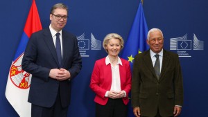 Uniunea Europeană a înghețat o serie de fonduri destinate Serbiei Reformă controversată în justiție votată la Belgrad