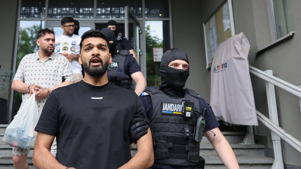 Lideri din clanul Pian audiați la DIICOT. UPDATE Au fost reținuți într-un dosar de proxenetism și trafic de persoane