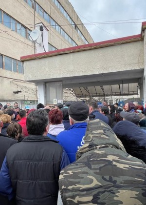 La Fabrica de Arme Cugir nu mai lucrează nimeni. Angajații au renunțat la muncă din cauza neplății salariilor