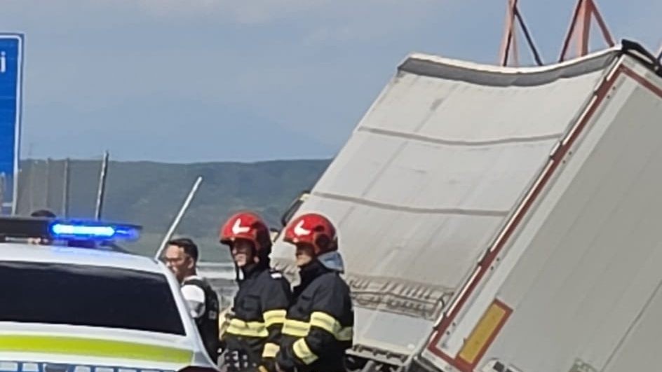 Grav accident pe Drumul Expres Craiova - Piteşti. Traficul a fost complet blocat