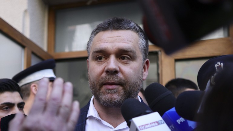 Ciprian Ciucu rămâne sub control judiciar în dosarul în care este acuzat de luare de mită. Edilul nu poate părăsi România fără acord după ce i s-a respins plângerea