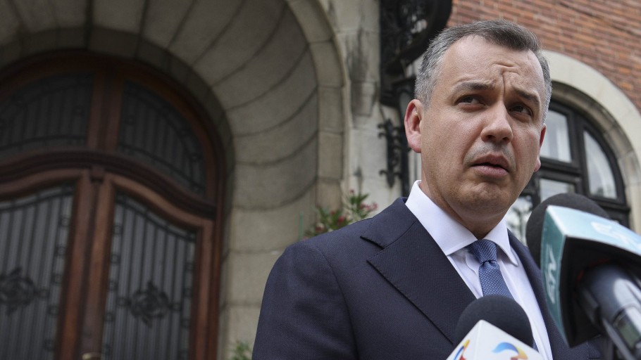 Eugen Tomac respinge ideea că ar urma să-și depună mandatul Voi duce această procedură până la votul Parlamentului. UDMR dă semne că n-ar susține guvernul
