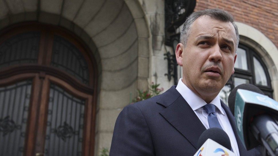 Eugen Tomac respinge ideea că ar urma să-și depună mandatul Voi duce această procedură până la votul Parlamentului. UDMR dă semne că n-ar susține guvernul