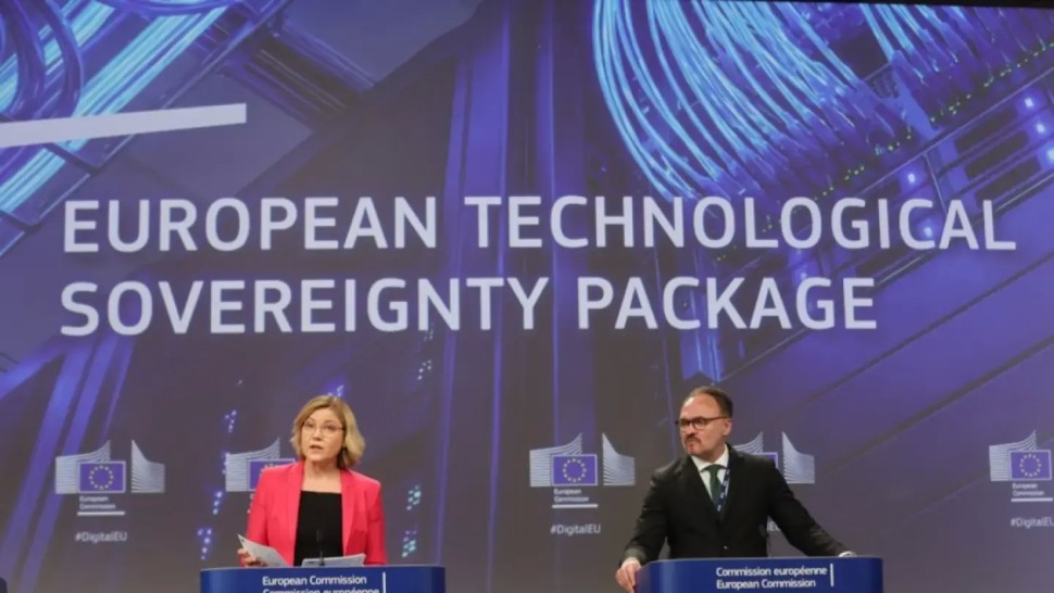 UE lansează un pachet legislativ pentru suveranitate tehnologică Se pregătește consolidarea industriei europene de semiconductori inteligenţă artificială şi servicii cloud