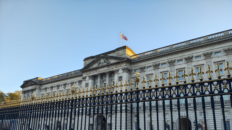 Palatul Buckingham face angajări. Ce salariu oferă Familia Regală