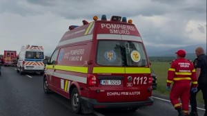 Planul Roșu de Intervenție pe DN 1 din cauza unui carambol cu patru mașini. UPDATE 15 persoane implicate. Mai multe persoane evaluate de medici