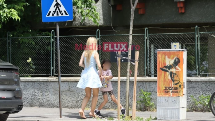 Primele imagini cu Andreea Bălan după nuntă! Artista, vaporoasă pe stradă alături de una dintre fete