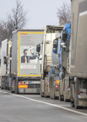Alertă pentru românii care pleacă în vacanțe. Angajații de la vămi intră în grevă de avertisment