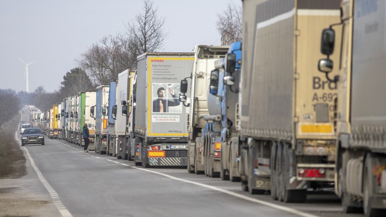 Alertă pentru românii care pleacă în vacanțe. Angajații de la vămi intră în grevă de avertisment