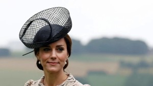 Cum se îmbracă o prințesă care este invitată la o nuntă Kate Middleton a oferit lecția bun-gust fără să fure lumina miresei