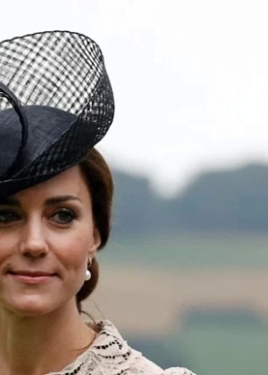 Cum a reacționat Kate Middleton după ce ea și cei trei copii ai săi au fost huiduiți de protestatarii anti-monarhie