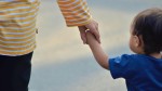 Zi suplimentară de concediu pentru familiile monoparentale. Unul din cinci părinți singuri nu are pe cine să se bazeze în caz de urgență