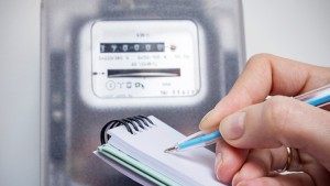 Un furnizor de energie din România a rămas fără licență pentru prima dată în istorie Anunț pentru zeci de mii de clienți