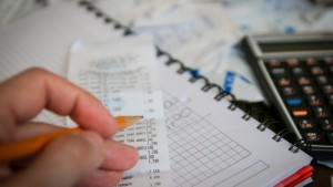 Deficitul balanței comerciale a atins 108148 milioane euro după primele patru luni în scădere cu 70 faţă de 2025 transmite INS