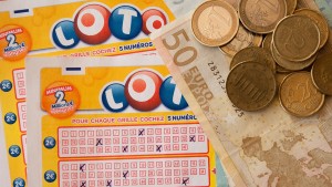 A câștigat 30 de dolari la loterie și a decis să mai cumpere două bilete. Ce a urmat