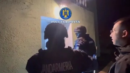 Percheziții de mare amploare. Români implicați în schema mașinilor de lux dispărute din Europa și vândute în România