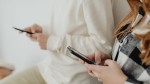 Sondaj Eurobarometru Jumătate dintre adolescenții români recunosc că petrec prea multe ore în fața ecranelor