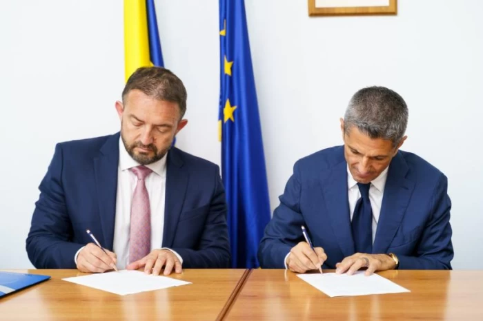 Un nou omagiu pentru Mircea Lucescu! Prima aeronavă Boeing 737 MAX nouă din flota TAROM va purta numele marelui antrenor