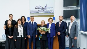 Un nou omagiu pentru Mircea Lucescu Prima aeronavă Boeing 737 MAX nouă din flota TAROM va purta numele marelui antrenor