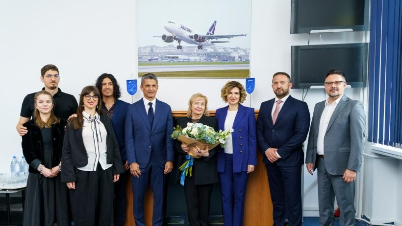Un nou omagiu pentru Mircea Lucescu Prima aeronavă Boeing 737 MAX nouă din flota TAROM va purta numele marelui antrenor