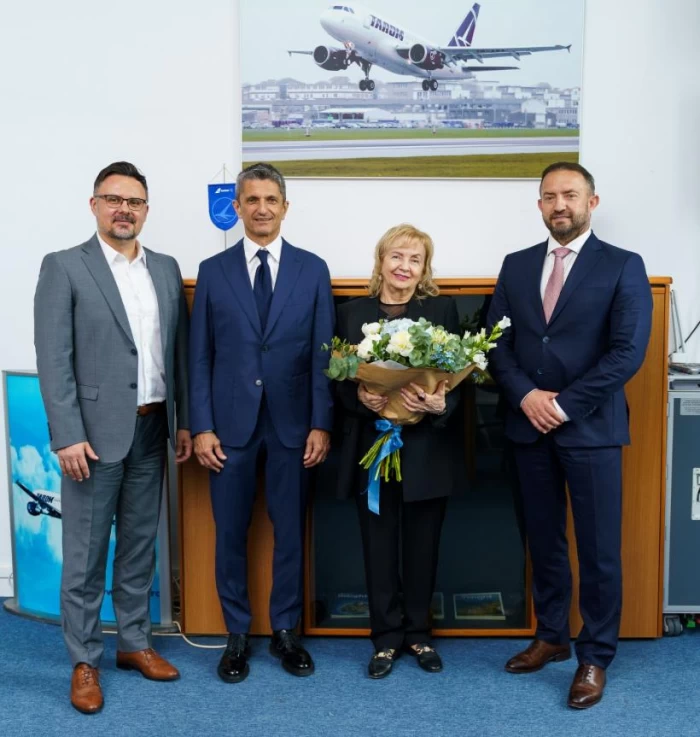 Un nou omagiu pentru Mircea Lucescu! Prima aeronavă Boeing 737 MAX nouă din flota TAROM va purta numele marelui antrenor