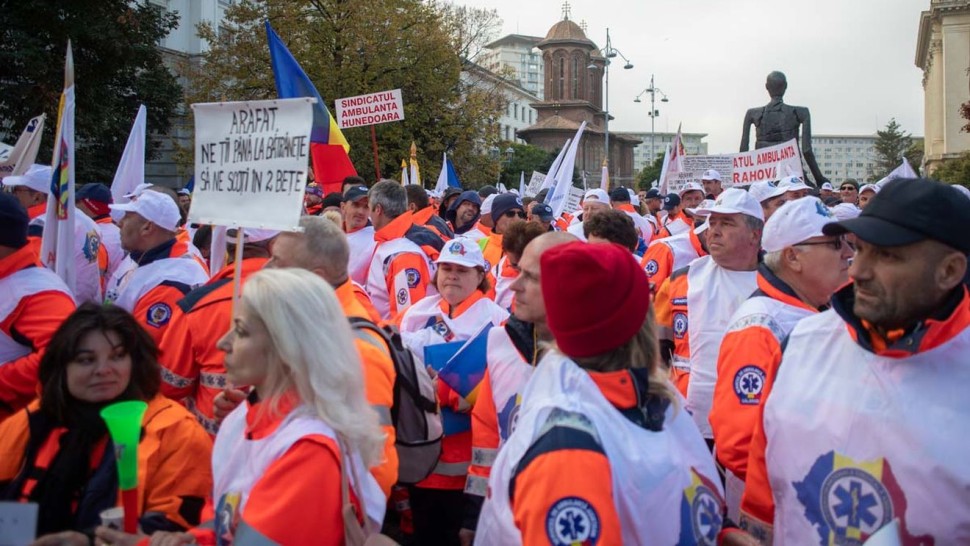 Angajații din serviciile publice de ambulanță din România declanșează cel mai mare protest al serviciilor publice de ambulanță în Bucureşti