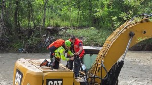Salvare la limită după viitură. Un bărbat din județul Dâmbovița a fost luat cu elicopterul SMURD