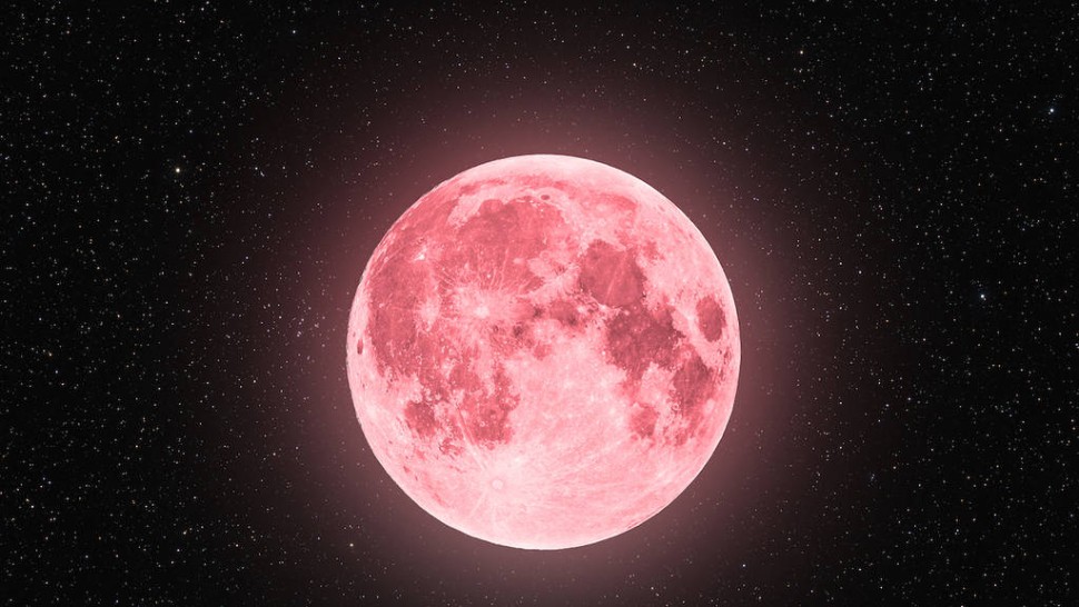 Luna Căpșună pe cerul României în această noapte. Va fi vizibilă din toate zonele țării