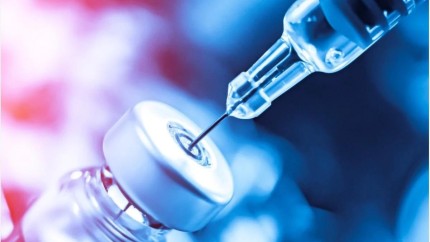 Un singur vaccin universal creat cu AI testat deja pe oameni oferă protecție împotriva unor familii întregi de virusuri
