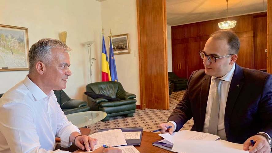 Adrian Veştea discuții cu ministrul propus pentru Ministerul Investiţiilor şi Proiectelor Europene Florin Zaharia Incertitudinea politică actuală reprezintă un risc major pentru România