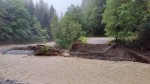 Pod luat de ape în Prahova. Un sat întreg a rămas izolat