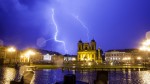 Cod galben ANM de vreme rea pentru luni și marți Averse torențiale descărcări electrice intensificări ale vântului și vijelii HARTĂ
