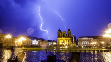 Cod galben ANM de vreme rea pentru luni și marți UPDATE Averse torențiale descărcări electrice intensificări ale vântului și vijelii FOTO HARTĂ