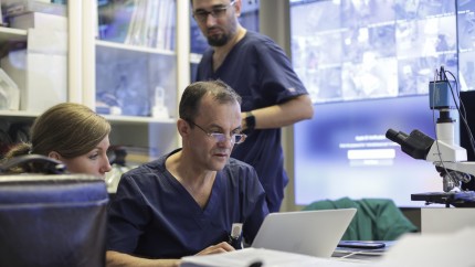 Semnal de alarmă puternic din Spitalul Marie Curie. Medicul Cătălin Cîrstoveanu Cine vine pe 4.000 de lei într-o sală de reanimare