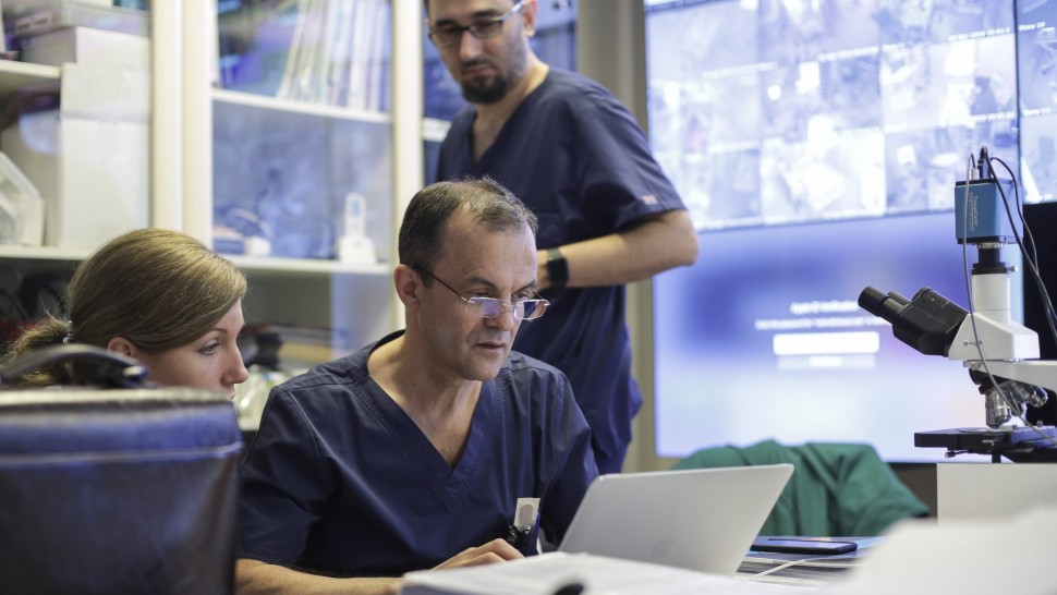 Semnal de alarmă puternic din Spitalul Marie Curie. Medicul Cătălin Cîrstoveanu Cine vine pe 4.000 de lei într-o sală de reanimare
