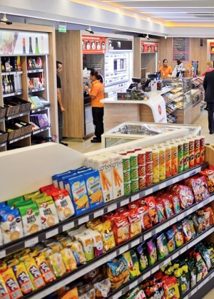 Controale în magazinele de benzinării din toată țara. Nereguli grave la produsele alimentare