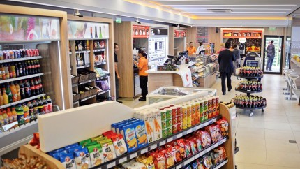 Controale în magazinele de benzinării din toată țara. Nereguli grave la produsele alimentare