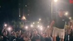 Incidente violente la Liov în Ucraina Oamenii au blocat accesul ofițerilor de recrutare militară și le-au răsturnat mașina VIDEO