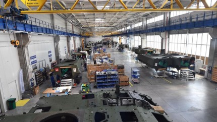 Trei directori din industria de armament au fost reținuți de DNA. Sunt acuzați de luare de mită