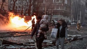 Un nou atac masiv al rușilor. Cel puțin 10 morți și zeci de răniți au fost găsiți în Kiev