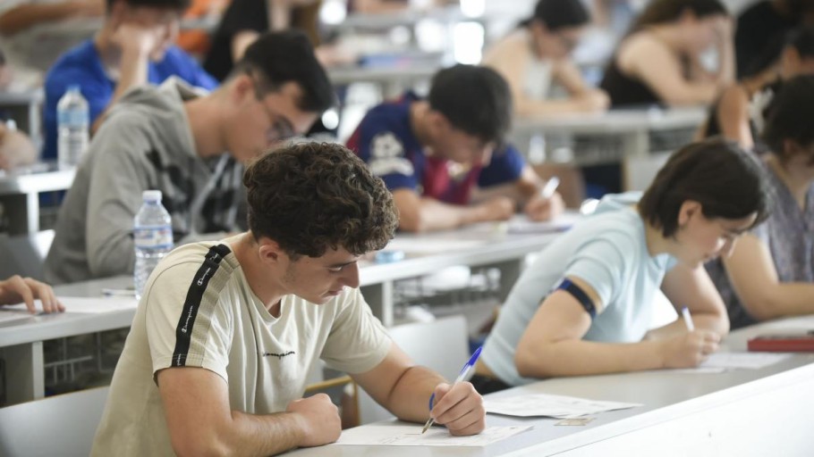 Elevii care nu au ajuns de dimineață la proba de Bacalaureat din cauza furtunii pot relua examenul de la ora 1300. Anunțul Ministerului Educației