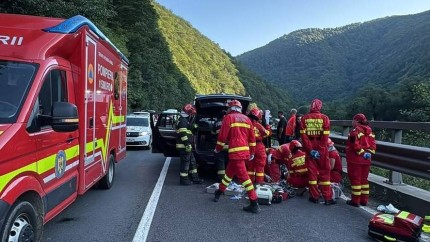 UPDATE Trafic reluat pe Valea Oltului. Un bolovan a căzut pe un autoturism pe DN7 în județul Sibiu. Un bărbat a murit FOTO