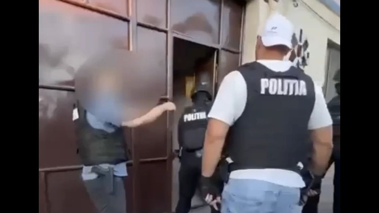 Doi membri ai familiei Cîrpaci din Timișoara prinși de polițiști la Caransebeș. Căutați în România şi Germania pentru sclavie şi trafic de persoane