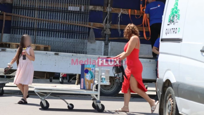 Cristina Guță la cumpărături sursă foto: Mediaflux