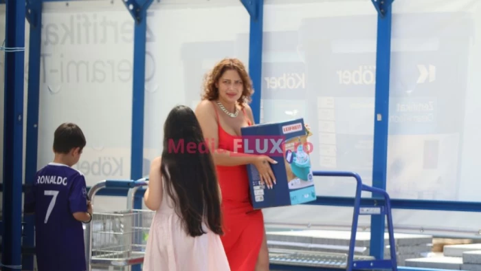 Cristina Guță la cumpărături sursă foto: Mediaflux