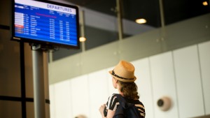 Despăgubire pentru întârzierea avionului de ce majoritatea pasagerilor nu solicită suma la care au dreptul și cum îi ajută Air Claim P