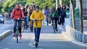 Noi reguli pentru trotinetele electrice în București. Se introduc obligații pentru utilizatori